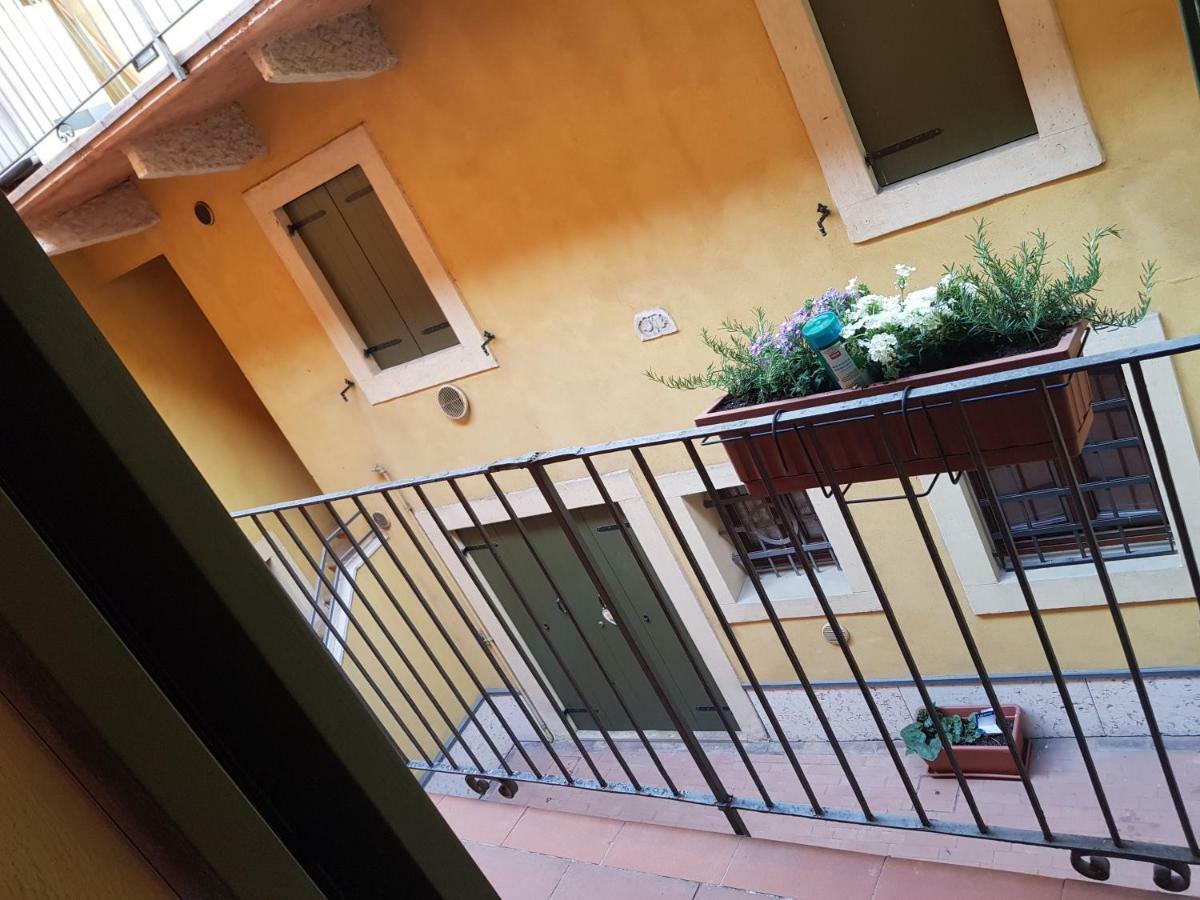 Elly'S House Villa เวโรนา ภายนอก รูปภาพ