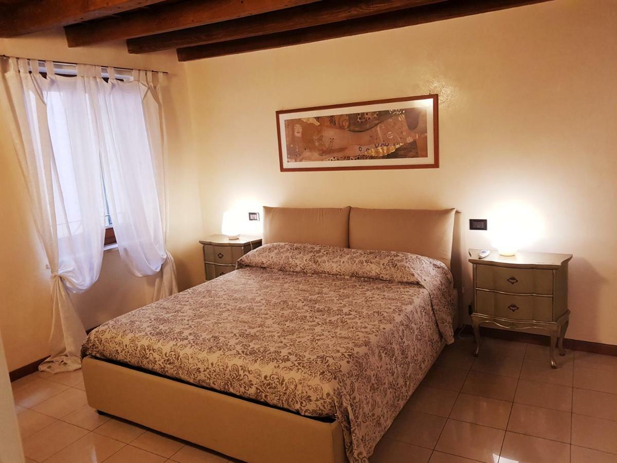 Elly'S House Villa เวโรนา ภายนอก รูปภาพ